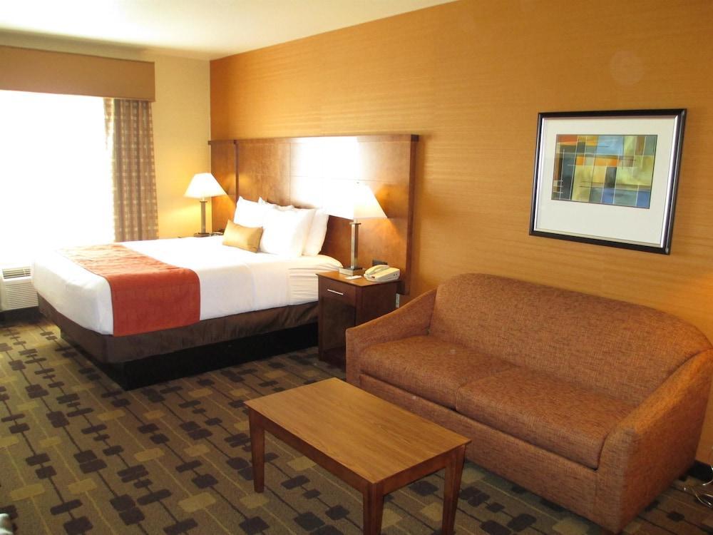 Best Western Plus Delta Inn & Suites Oakley Екстериор снимка
