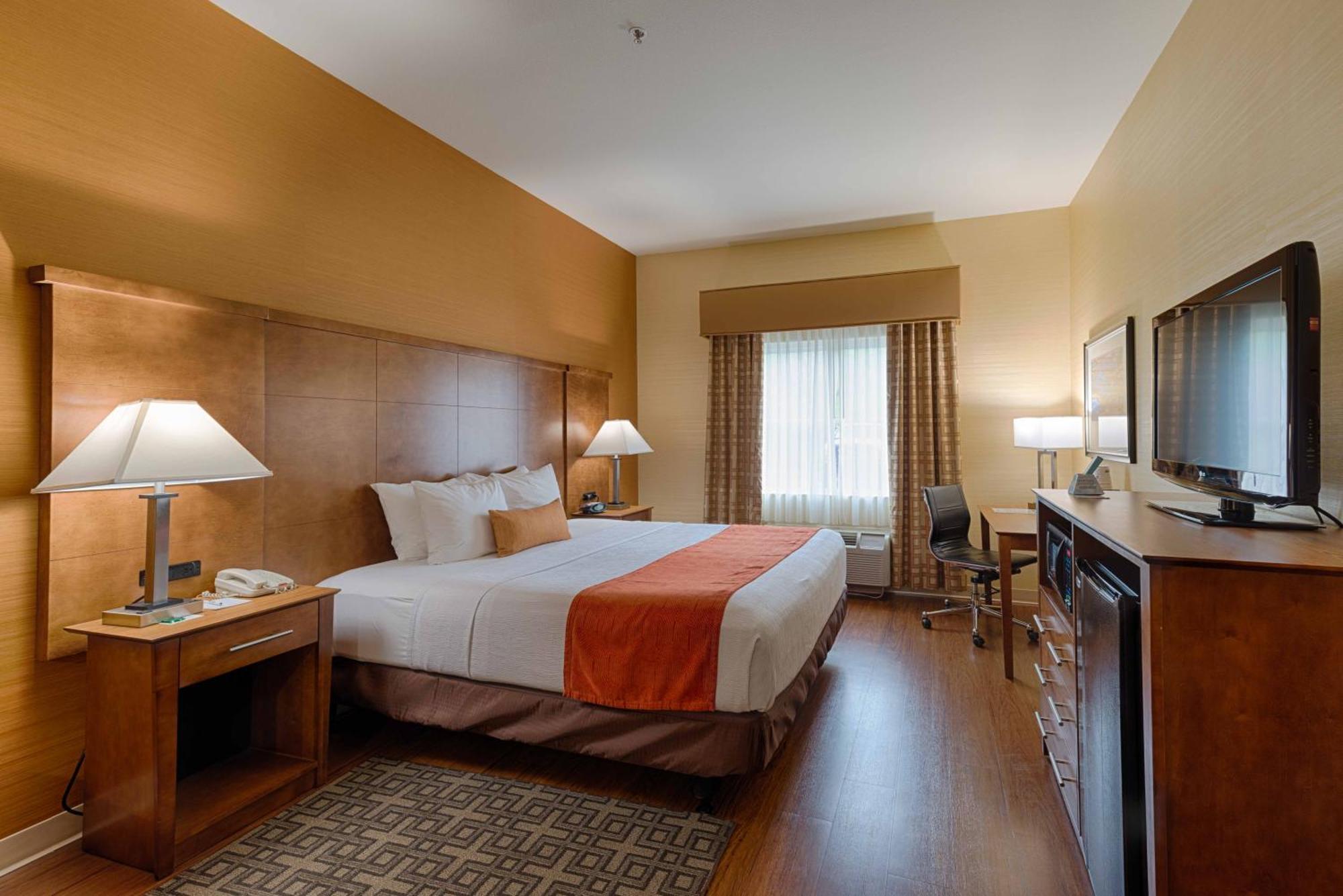Best Western Plus Delta Inn & Suites Oakley Екстериор снимка