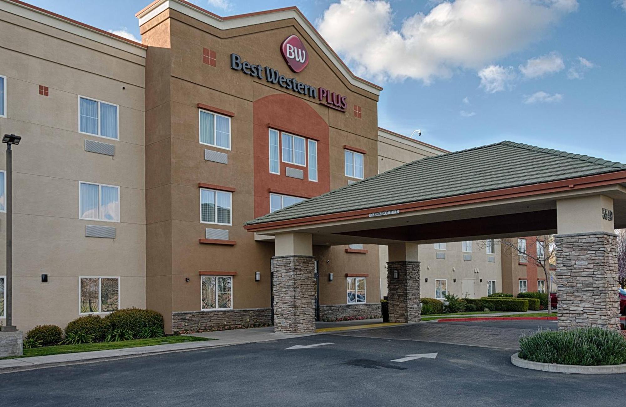 Best Western Plus Delta Inn & Suites Oakley Екстериор снимка