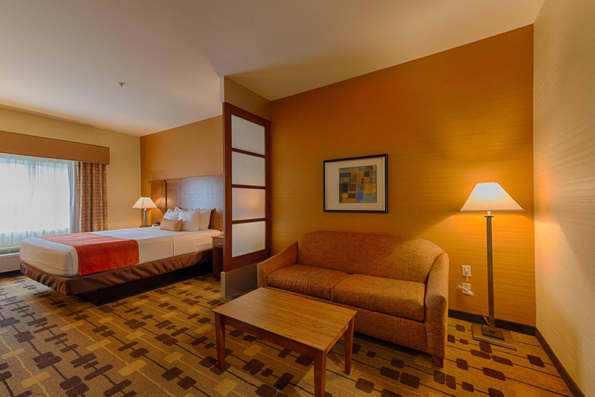 Best Western Plus Delta Inn & Suites Oakley Екстериор снимка