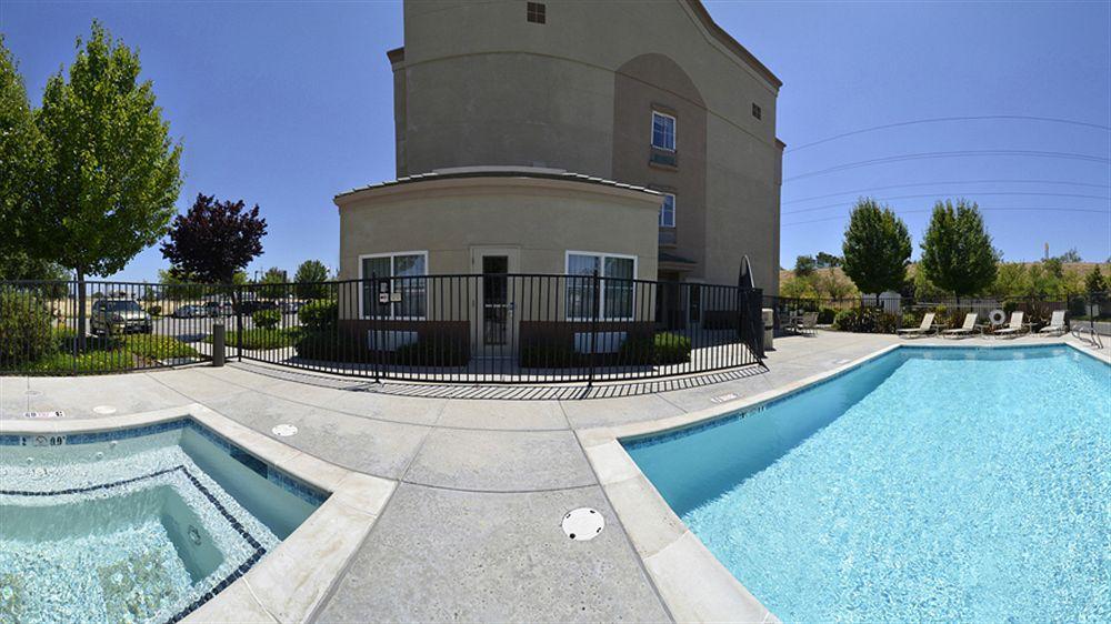 Best Western Plus Delta Inn & Suites Oakley Екстериор снимка