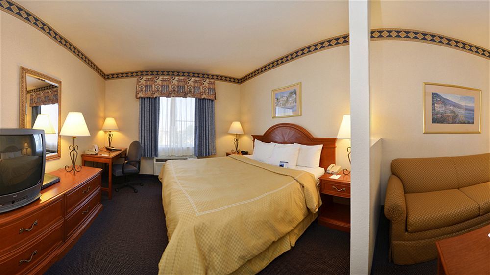 Best Western Plus Delta Inn & Suites Oakley Екстериор снимка