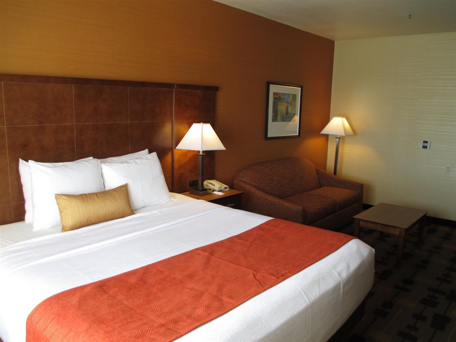 Best Western Plus Delta Inn & Suites Oakley Екстериор снимка