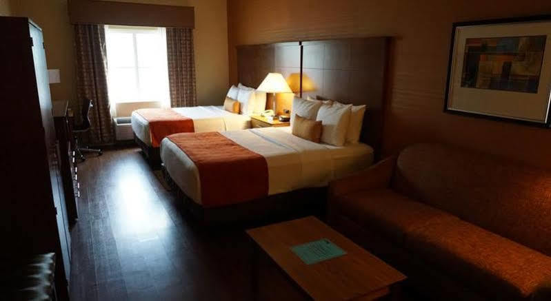 Best Western Plus Delta Inn & Suites Oakley Екстериор снимка