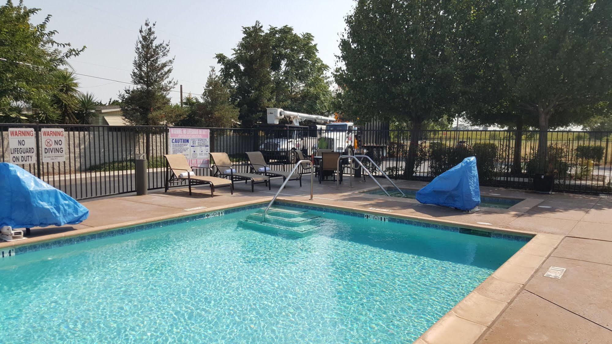 Best Western Plus Delta Inn & Suites Oakley Екстериор снимка