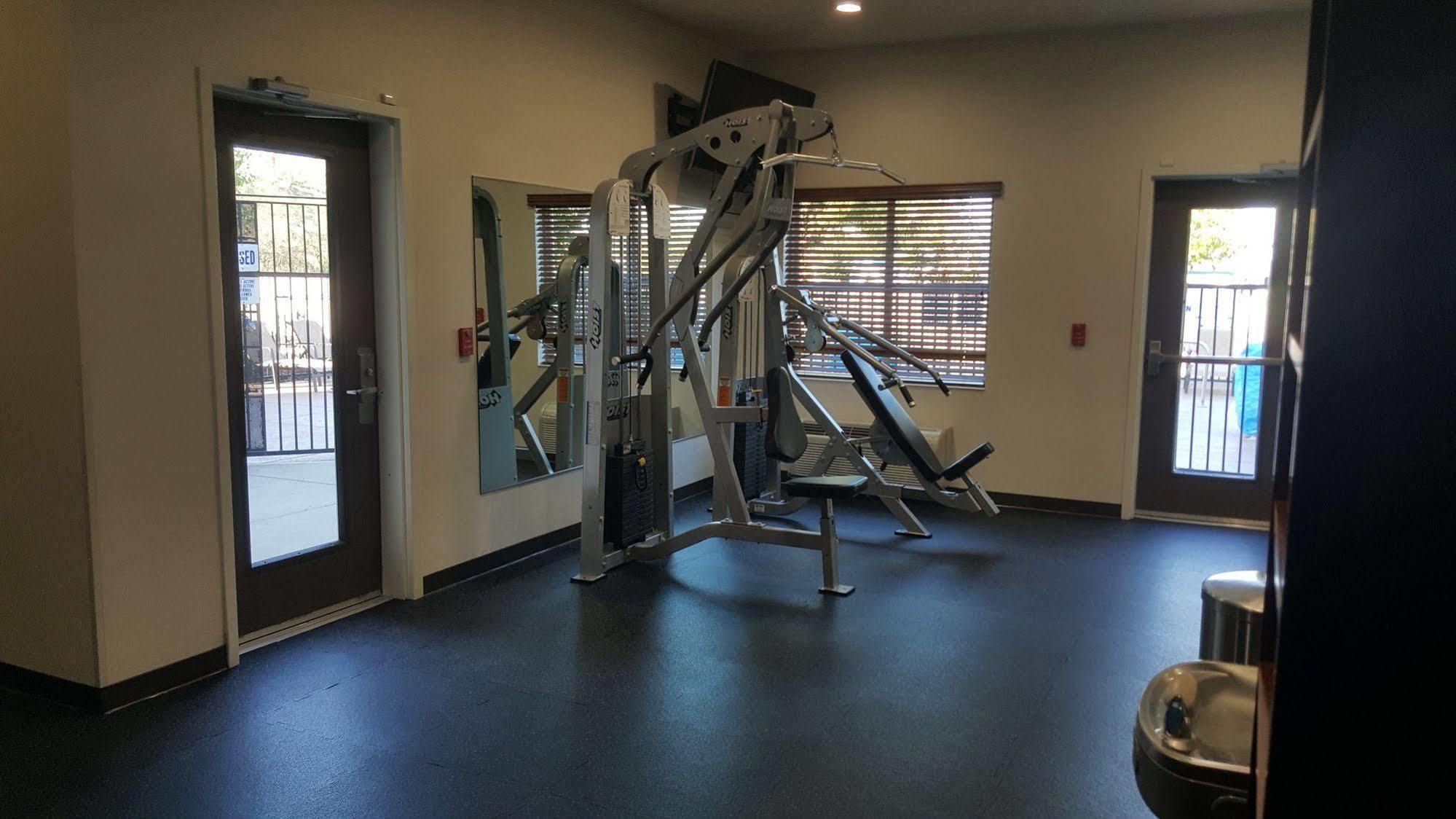 Best Western Plus Delta Inn & Suites Oakley Екстериор снимка