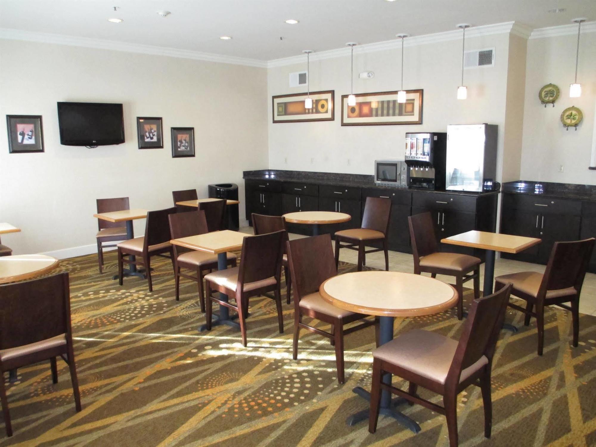 Best Western Plus Delta Inn & Suites Oakley Екстериор снимка