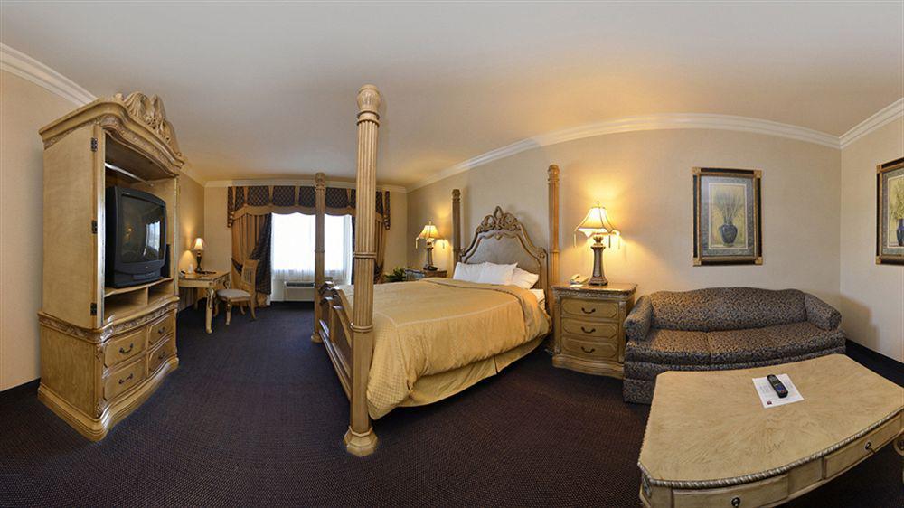 Best Western Plus Delta Inn & Suites Oakley Екстериор снимка