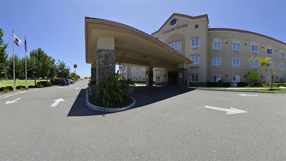 Best Western Plus Delta Inn & Suites Oakley Екстериор снимка
